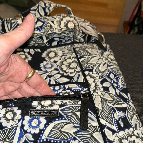 Vera Bradley Black and White Floral Tote in Excellent Condition ! - Picture 3 of 10